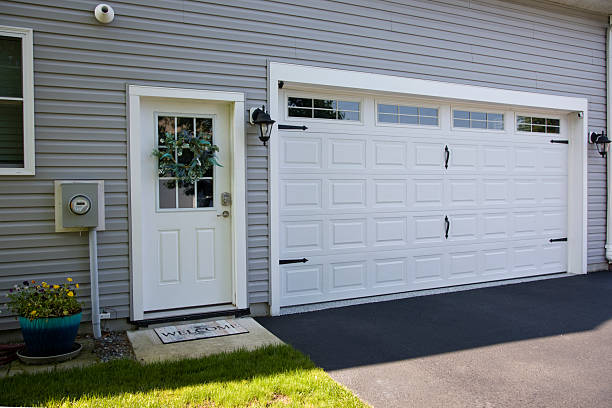 24/7 Emergency Garage Door Panel Replacement experts in Long Grove, IL
